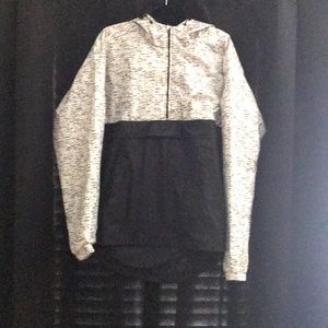 Men’s XL white and black windbreaker by Carbon